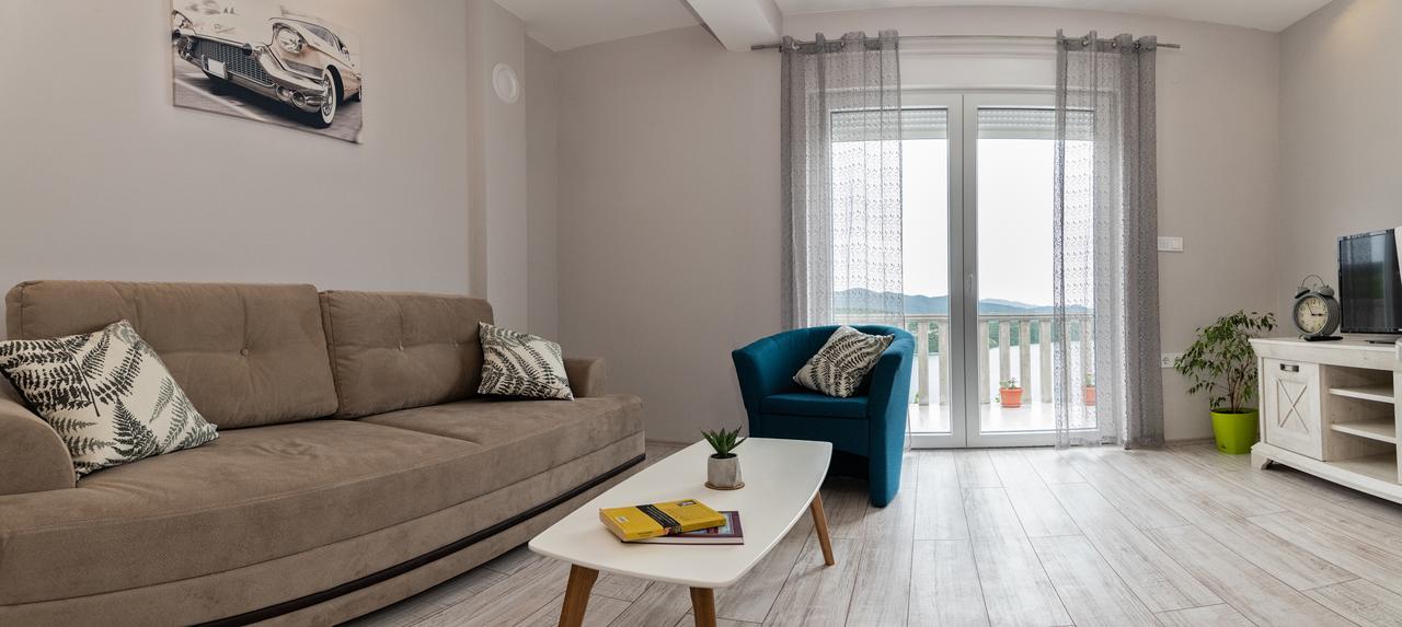 Apartments Leona Neum Buitenkant foto