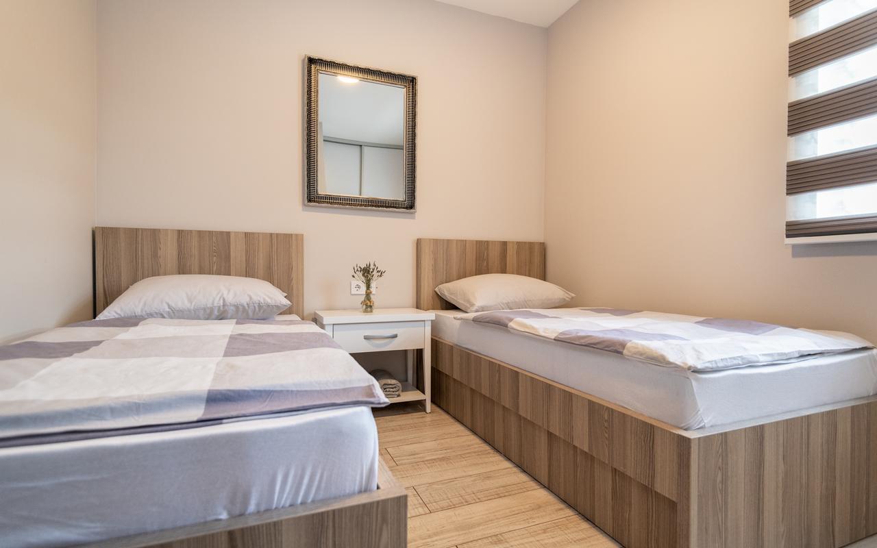 Apartments Leona Neum Buitenkant foto