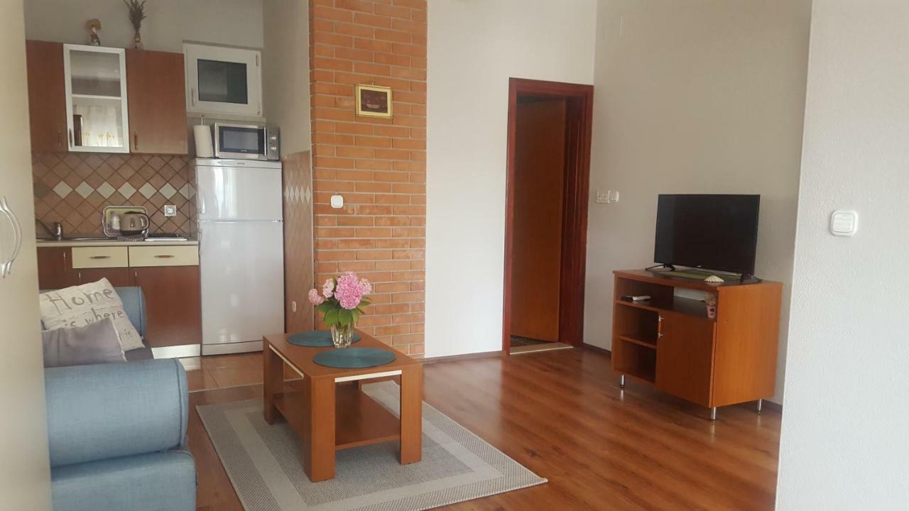 Apartments Leona Neum Buitenkant foto