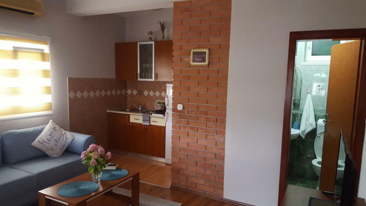 Apartments Leona Neum Buitenkant foto
